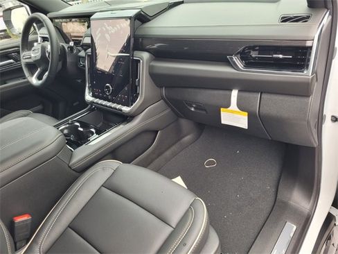 New 2026 GMC Yukon Elevation image 17