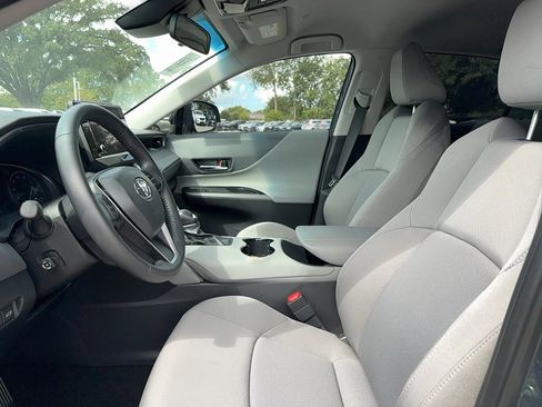 Used 2024 Toyota Venza LE image 11