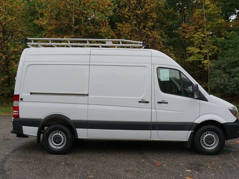 Used 2017 Mercedes-Benz Sprinter 2500 image 6