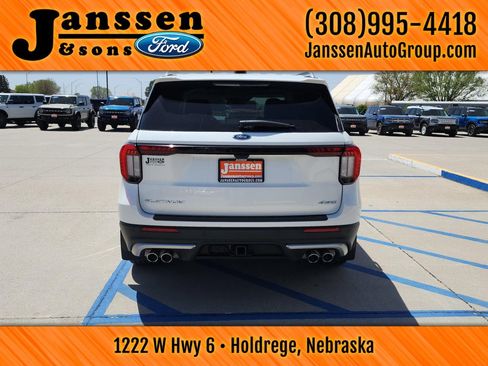 Used 2025 Ford Explorer Platinum w/ Ultimate Package AWD/4WD image 11