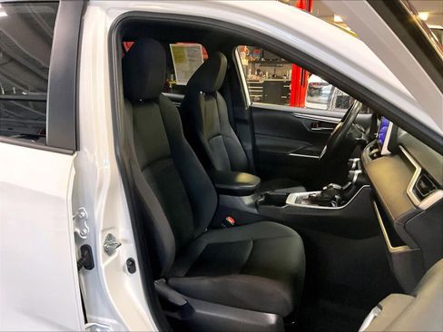 Used 2023 Toyota RAV4 SE image 11