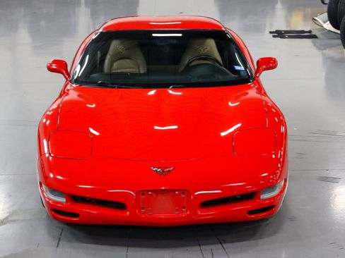 Used 2004 Chevrolet Corvette Coupe w/ Roof Package RWD image 3