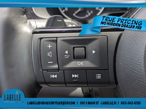Used 2023 Nissan Pathfinder Platinum w/ Black Appearance Package AWD/4WD image 20