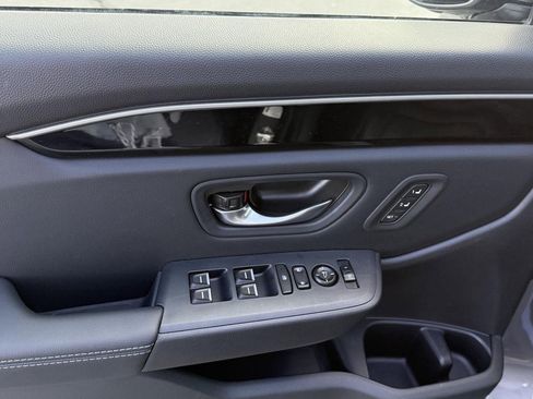 Certified 2025 Honda Pilot Touring image 17