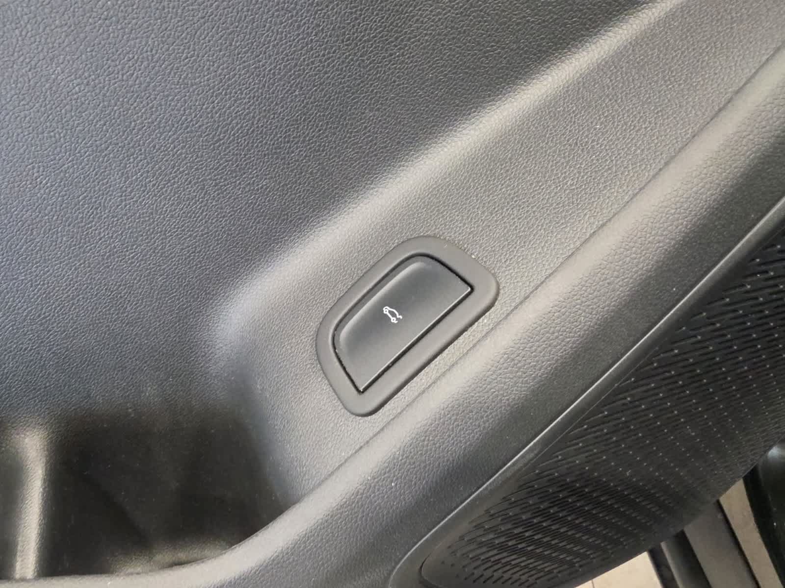 Used 2024 Chevrolet Traverse LT w/ LPO, Floor Liner Package FWD image 16