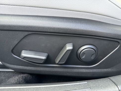 New 2026 Hyundai Elantra Limited FWD image 14