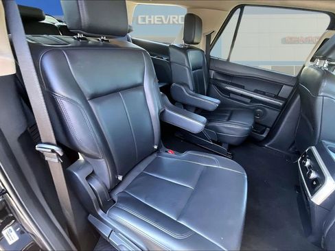Used 2024 Ford Expedition XLT image 25