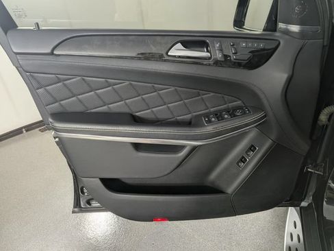 Used 2016 Mercedes-Benz GL 550 4MATIC image 9