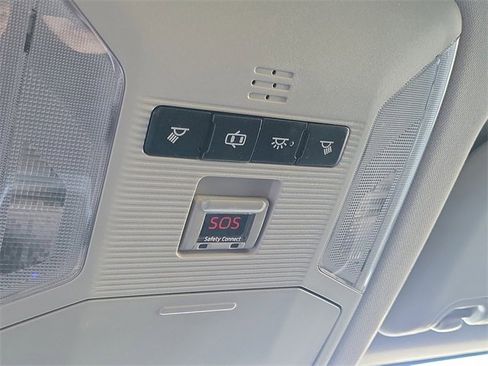 Used 2019 Toyota RAV4 LE image 17