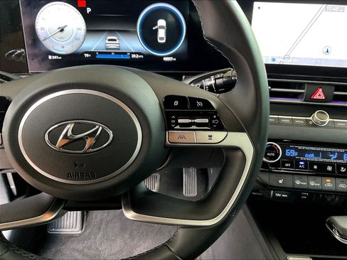 Used 2021 Hyundai Elantra Limited FWD image 11