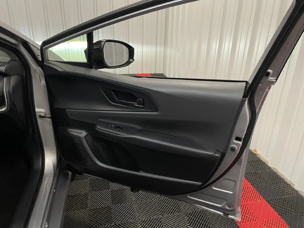 Used 2025 Toyota Prius LE FWD image 40
