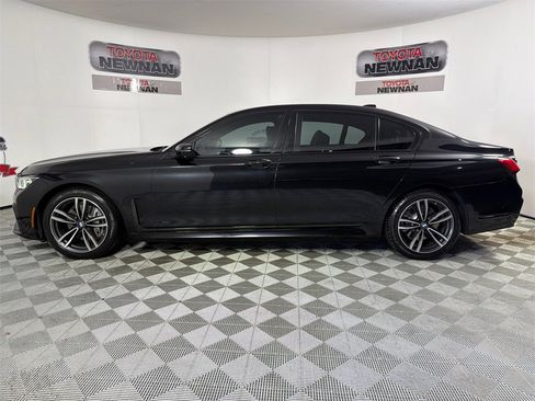 Used 2020 BMW 740i w/ M Sport Package image 8