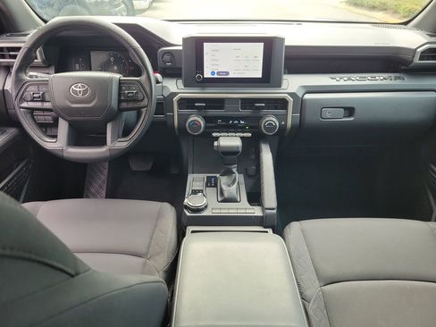 Used 2025 Toyota Tacoma SR AWD/4WD image 12