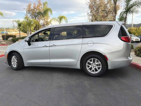 Used 2022 Chrysler Voyager LX FWD image 16