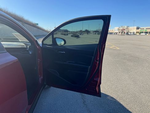 Used 2018 Toyota C-HR XLE image 24