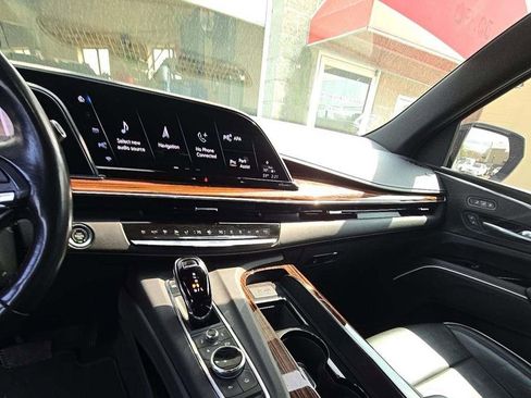 Used 2022 Cadillac Escalade ESV Premium Luxury image 6