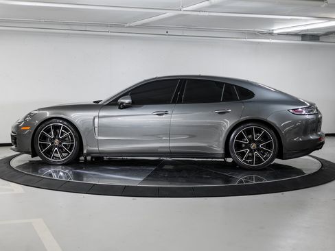Certified 2023 Porsche Panamera Platinum Edition image 2