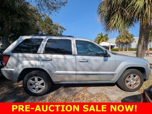 Used 2010 Jeep Grand Cherokee Laredo image 10