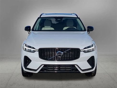 Used 2025 Volvo XC60 T8 Core w/ Protection Package Premier image 9