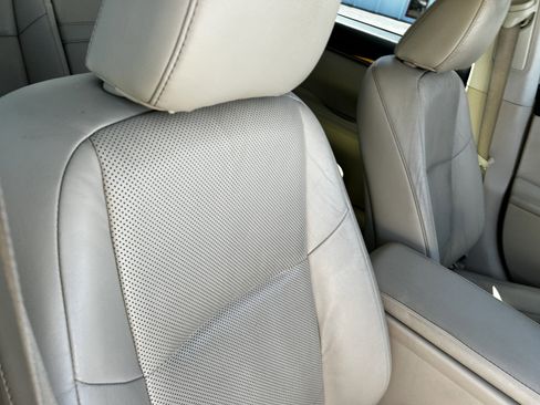 Used 2015 Lexus ES 300h w/ Navigation System Package FWD image 13