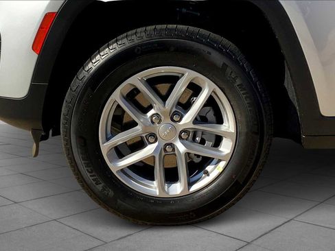 New 2025 Jeep Grand Cherokee Laredo X image 11