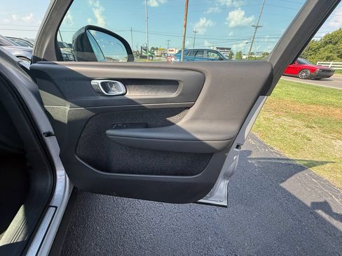 Used 2023 Volvo XC40 Recharge Plus AWD/4WD image 21
