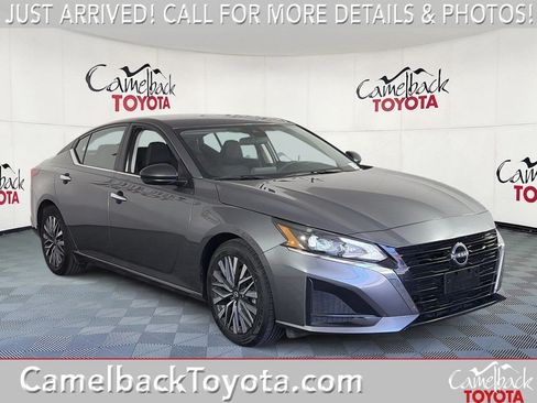 Used 2025 Nissan Altima 2.5 SV FWD image 1