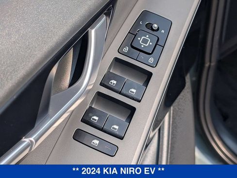 Used 2024 Kia Niro Wind w/ Wind Preserve Package FWD image 12