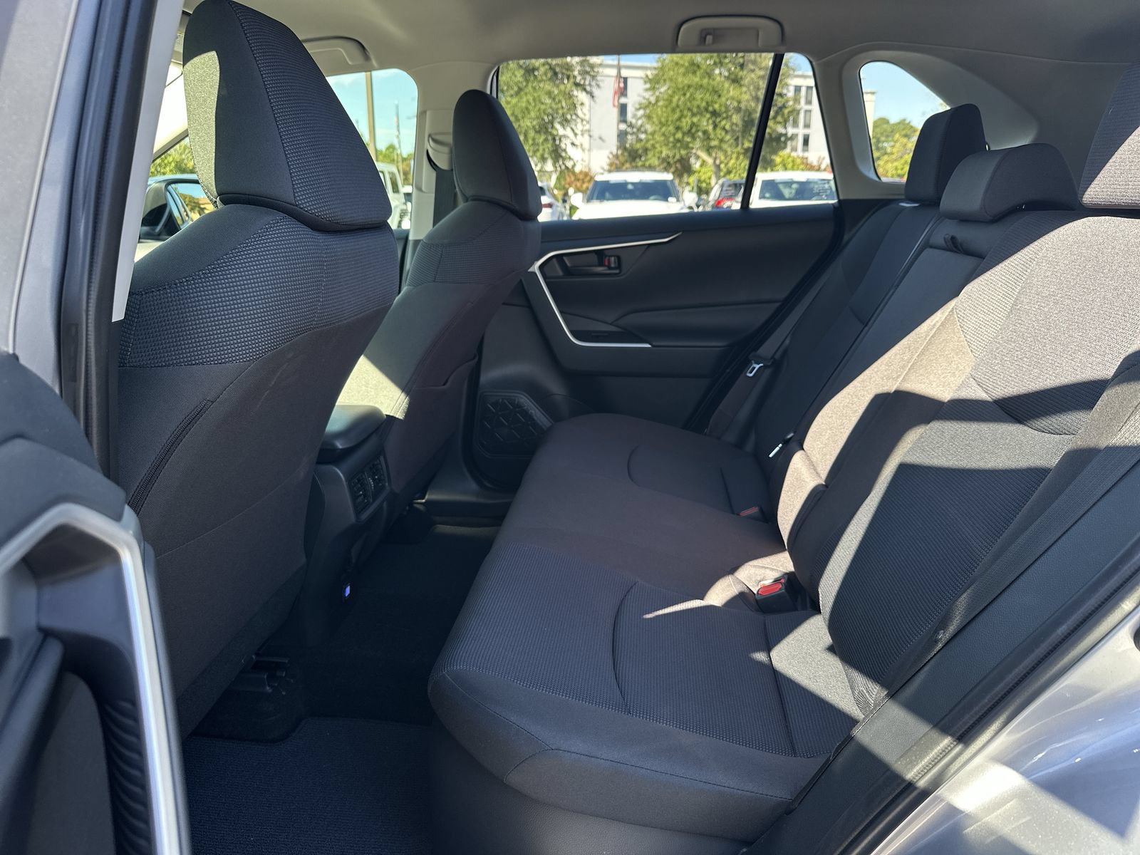 Used 2025 Toyota RAV4 LE AWD/4WD image 31