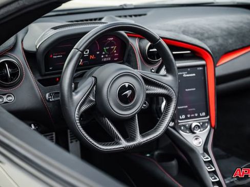 Used 2020 McLaren 720S Performance RWD image 9