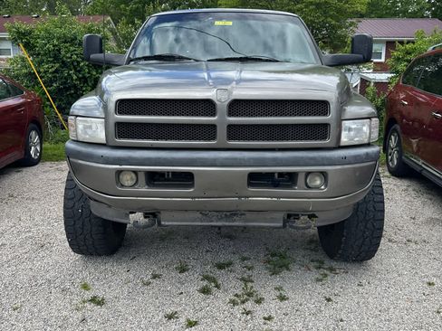 Used 1997 Dodge Ram 1500 Truck 4x4 Regular Cab image 2