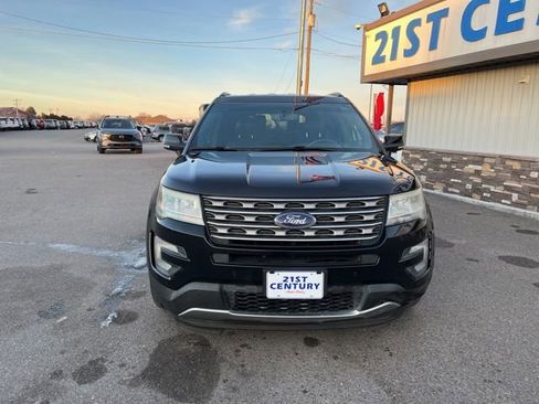 Used 2016 Ford Explorer XLT w/ Equipment Group 202A image 3