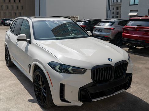 Used 2024 BMW X5 sDrive40i w/ M Sport Package RWD image 7
