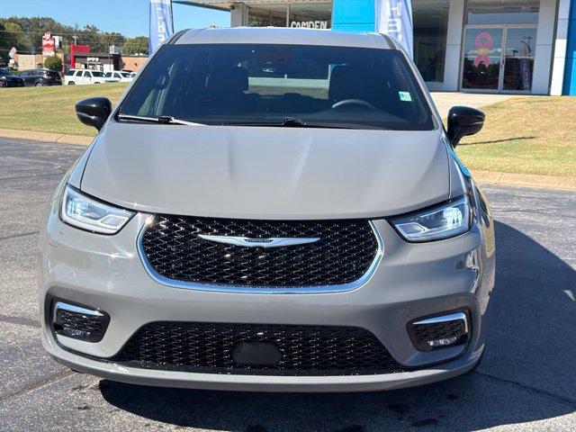 Used 2025 Chrysler Pacifica Select FWD image 4