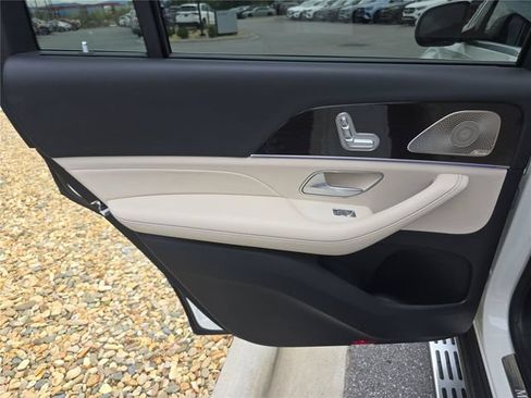 Used 2022 Mercedes-Benz GLS 580 4MATIC image 14
