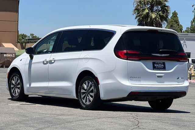 Used 2024 Chrysler Pacifica Limited FWD image 6