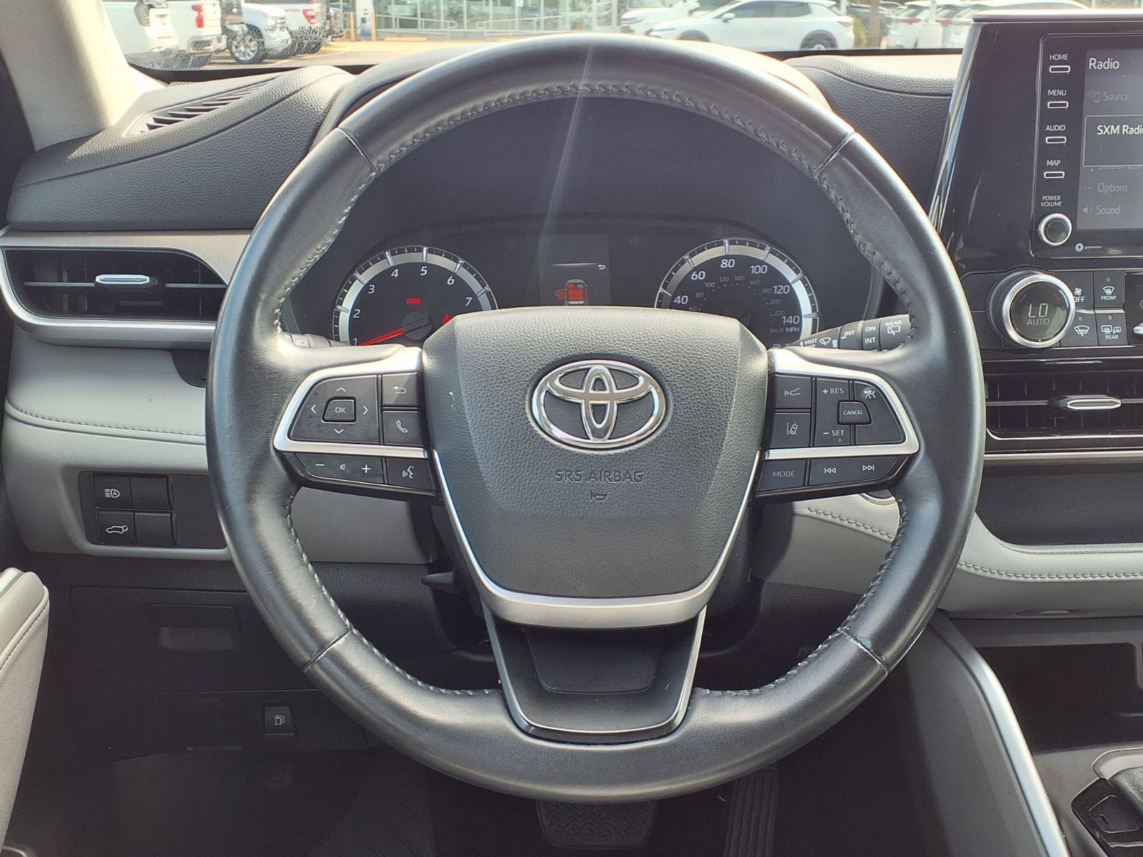 Used 2022 Toyota Highlander LE AWD/4WD image 14