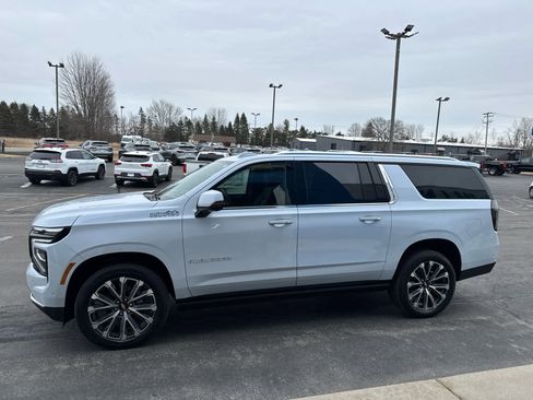 New 2026 Chevrolet Suburban High Country image 11