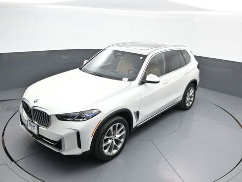 Used 2024 BMW X5 xDrive40i w/ Premium Package AWD/4WD image 37