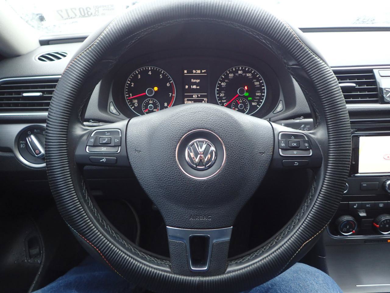 Used 2015 Volkswagen Passat 1.8T SE FWD image 15