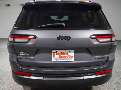 Used 2022 Jeep Grand Cherokee L Limited w/ Black Appearance Package image 8