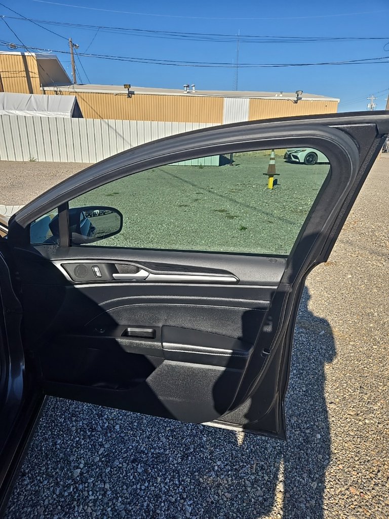 Used 2019 Ford Fusion Titanium FWD image 18
