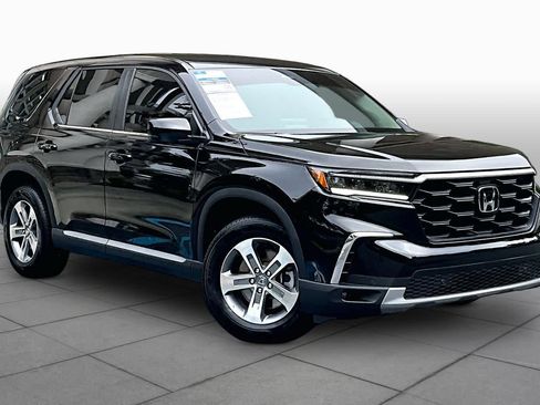 Used 2025 Honda Pilot EX-L image 3