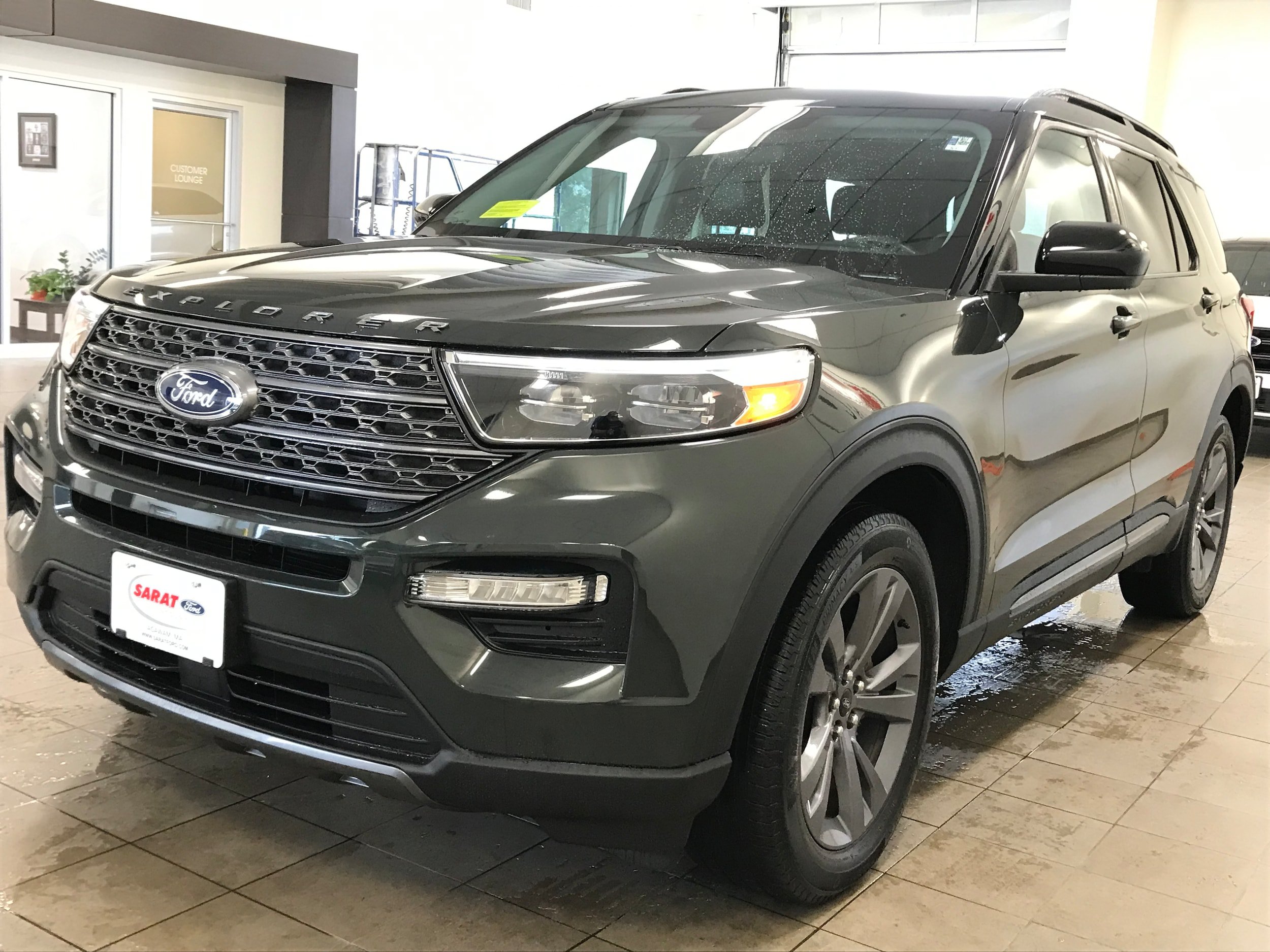 Used 2023 Ford Explorer XLT w/ Equipment Group 202A AWD/4WD image 4