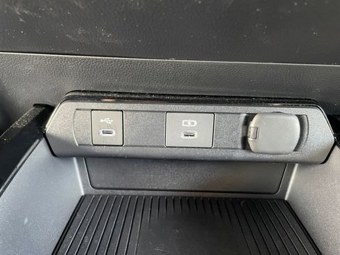 Certified 2025 Toyota Prius XLE image 31