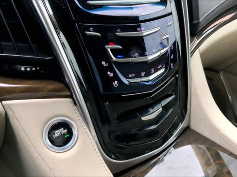 Used 2018 Cadillac Escalade ESV Premium Luxury AWD/4WD image 36