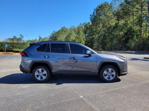 Used 2022 Toyota RAV4 XLE image 7