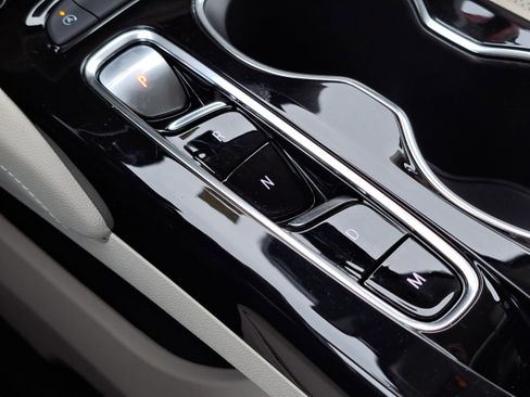 Used 2022 Buick Envision Essence w/ Technology Package I image 24