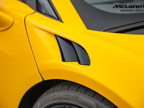 Used 2024 McLaren Artura RWD image 31