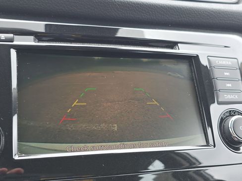 Used 2019 Nissan Rogue S FWD image 15